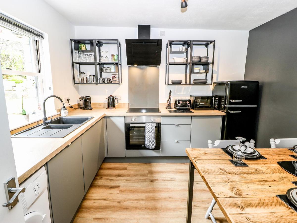 Victoria House Villa Холмфирт Екстериор снимка