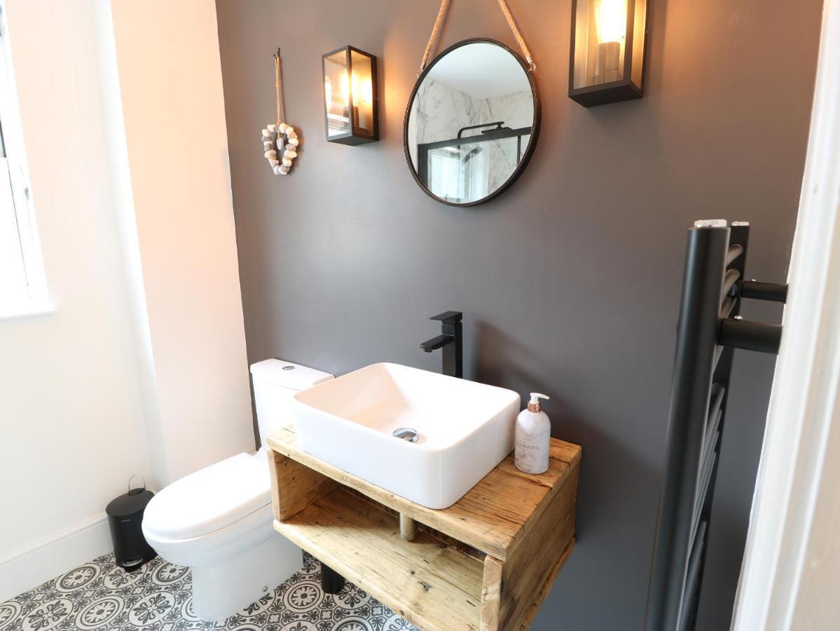 Victoria House Villa Холмфирт Екстериор снимка